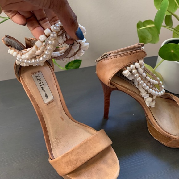 Zigi NY Platform Heels Tan w/ Cream Shells - Picture 4 of 7